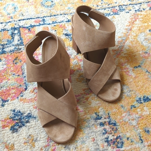 Vince Farrah Suede Leather Criss Cross Open Toe Stacked Block Heel Sandals Tan 9 - Picture 1 of 15